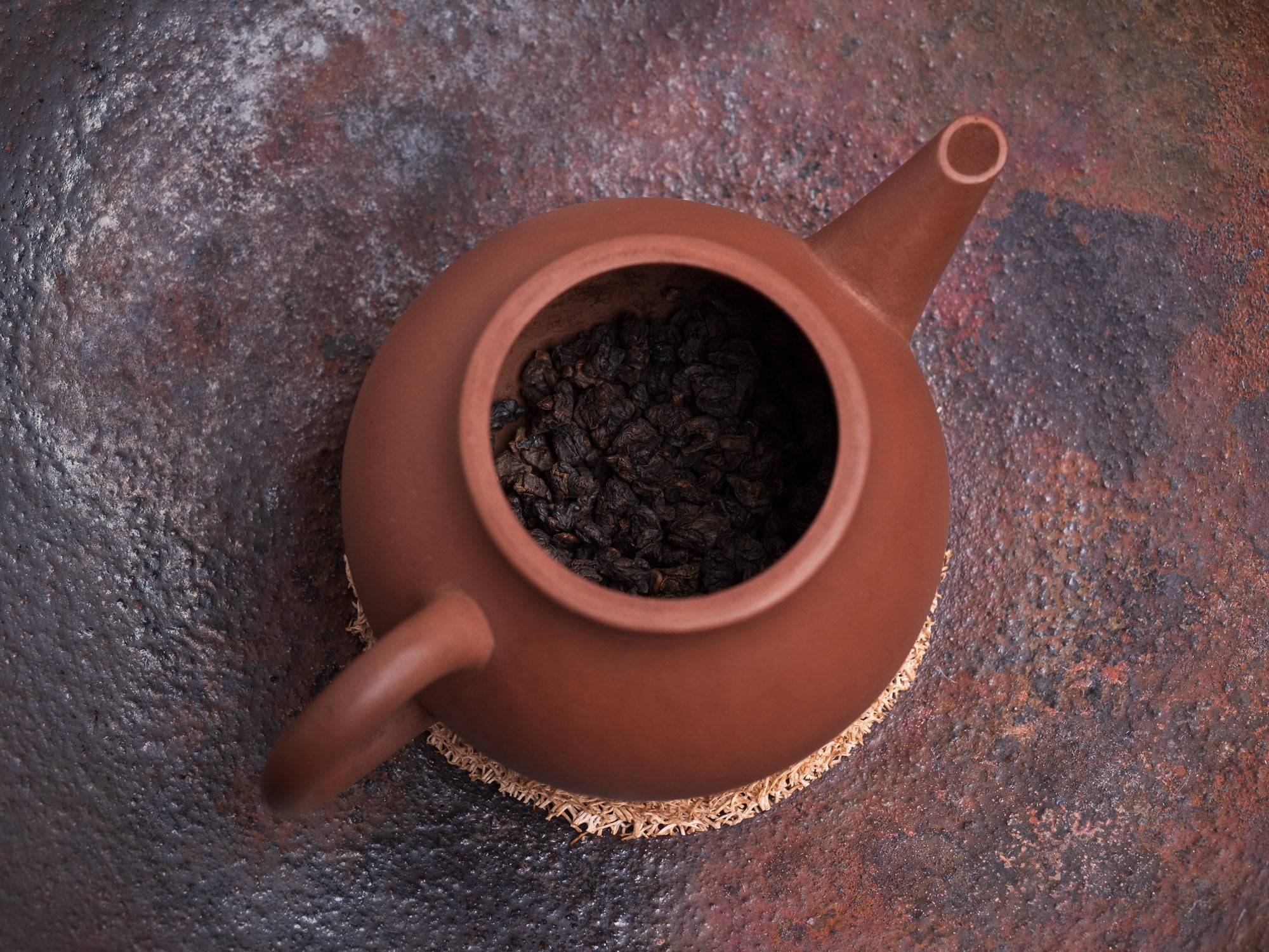 Té oolong Dong Ding envejecido en tetera Yixing