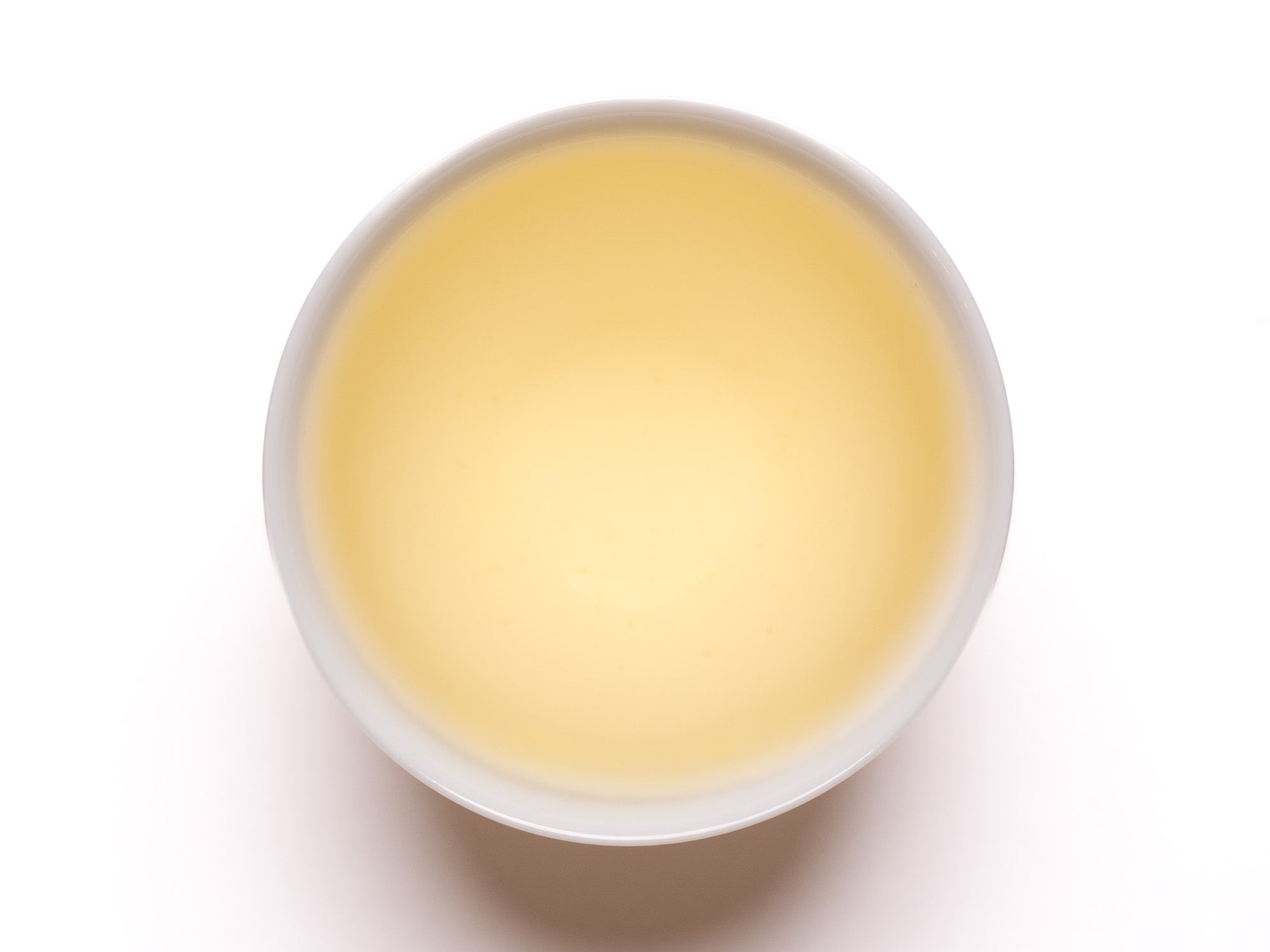 Infusión de té verde Wu Niu Zao en taza pequeña